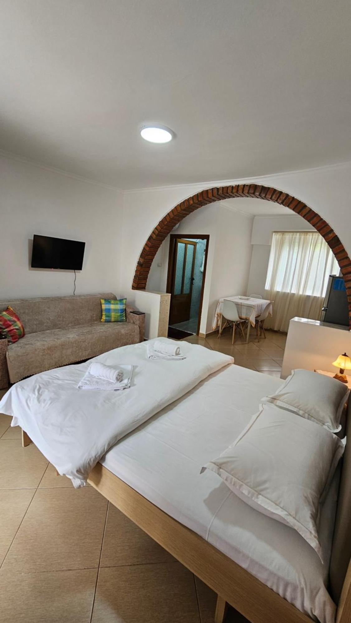 Aliaj Guest House Berat Exterior photo